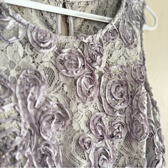 Onyx Sleeveless Sheath Silver Grey Dress w Textured Rosettes & Lace - Picture 4 of 10